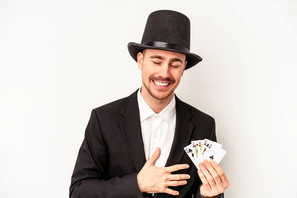 배경에 고립된 카드를 웃으며 수있는 마법사 — 스톡 사진