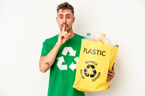 Jonge Blanke Man Gerecycled Plastic Geïsoleerd Witte Achtergrond Houden Van — Stockfoto