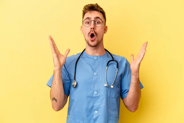 Young Nurse Caucasian Man Isolated Yellow Background Surprised Shocked — Stock Photo, Image