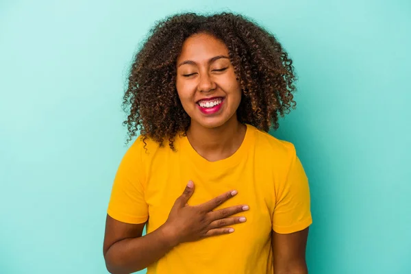 Young African American Woman Curly Hair Isolated Blue Background Laughs — Stock Photo, Image