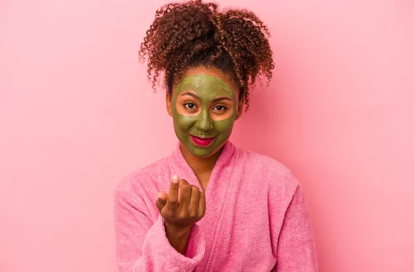 Young African American Woman Wearing Bathrobe Facial Mask Isolated Pink — Stock Photo, Image