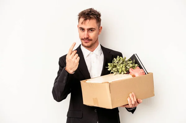 Jovem Homem Negócios Caucasiano Demitido Trabalho Isolado Fundo Branco Apontando — Fotografia de Stock