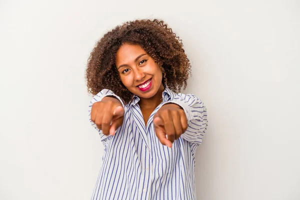 Giovane Donna Afroamericana Con Capelli Ricci Isolati Sfondo Bianco Che — Foto Stock