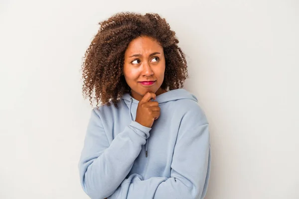 Young African American Woman Curly Hair Isolated White Background Suffers — Stock Photo, Image