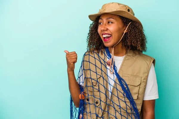 Young African American Fisherwoman Holding Net Isolated Blue Background Points — Stock Photo, Image