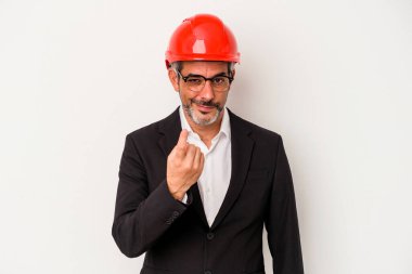 Beyaz arka planda izole edilmiş orta yaşlı mimar seni işaret ediyor sanki davet ediyormuş gibi..