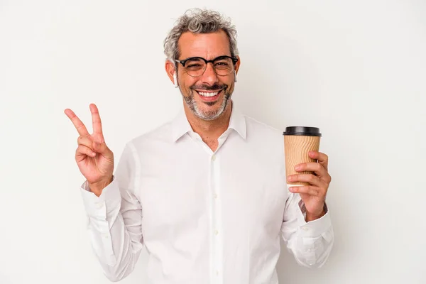 Средневековый Бизнесмен Держащий Руках Кофе Изолированный Белом Фоне Радостный Беззаботный — стоковое фото