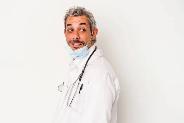 Médico Mediana Edad Hombre Usando Una Máscara Para Virus Aislado —  Fotos de Stock