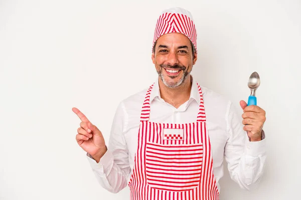 Fabricante Hielo Caucásico Mediana Edad Hombre Caucásico Sosteniendo Una Cuchara — Foto de Stock