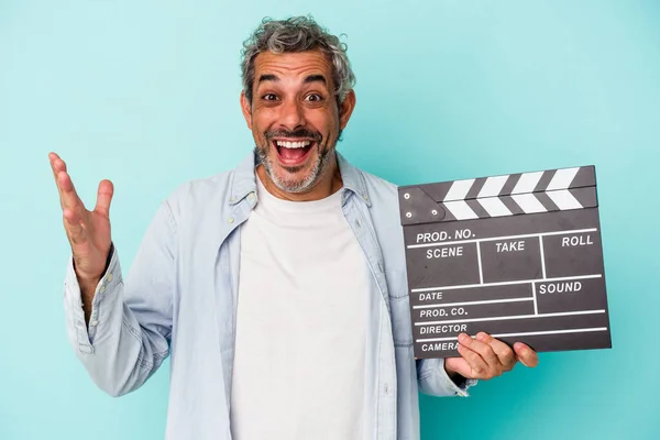 Middle Age Caucasian Man Holding Clapperboard Isolated Blue Background Receiving — ストック写真