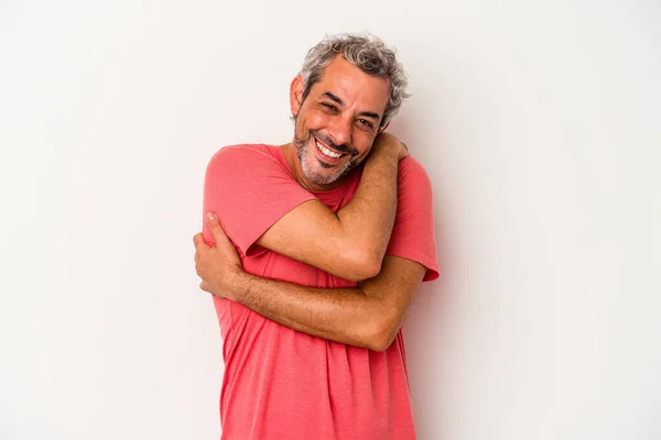 Middelbare Leeftijd Blanke Man Geïsoleerd Witte Achtergrond Knuffels Glimlachend Zorgeloos — Stockfoto