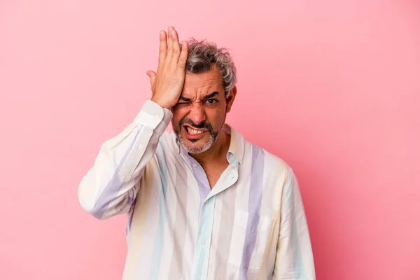 Middle Age Caucasian Man Isolated Pink Background Forgetting Something Slapping —  Fotos de Stock