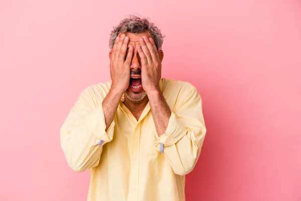 Middle Age Caucasian Man Isolated Pink Background Having Fun Covering — Stock Photo, Image