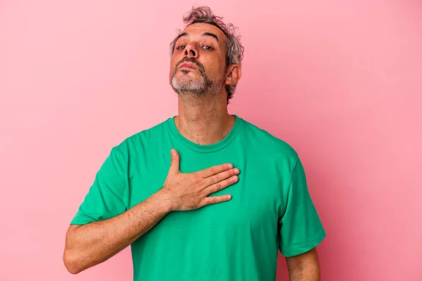 Middle Age Caucasian Man Isolated Pink Background Taking Oath Putting — Stock Photo, Image