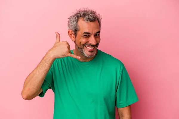 Homem Caucasiano Meia Idade Isolado Fundo Rosa Mostrando Gesto Chamada — Fotografia de Stock