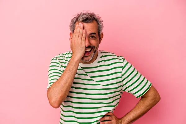 Middle Age Caucasian Man Isolated Pink Background Having Fun Covering — ストック写真