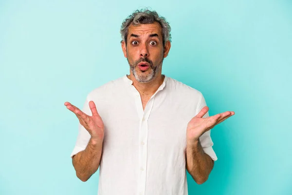 Middle Age Caucasian Man Isolated Blue Background Surprised Shocked —  Fotos de Stock