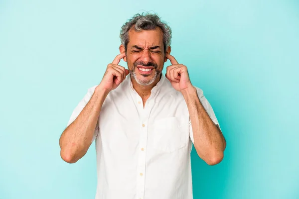 Middle Age Caucasian Man Isolated Blue Background Covering Ears Hands — Foto de Stock