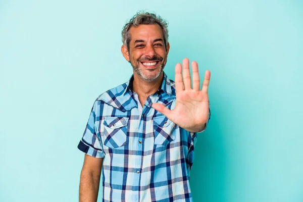 Middle Age Caucasian Man Isolated Blue Background Smiling Cheerful Showing —  Fotos de Stock