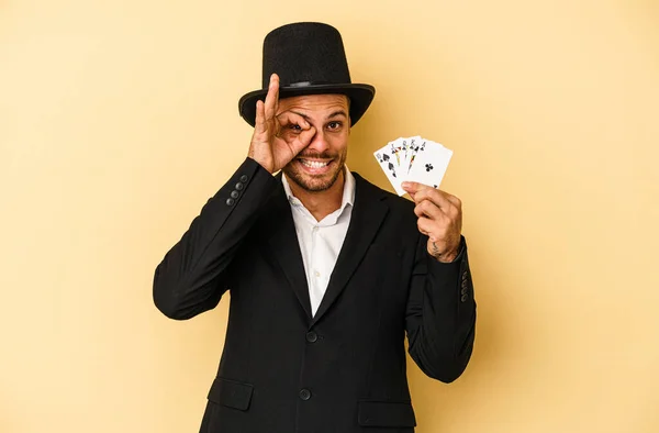 Young Caucasian Wizard Holding Magic Card Isolated Yellow Background Excited — Stock Photo, Image