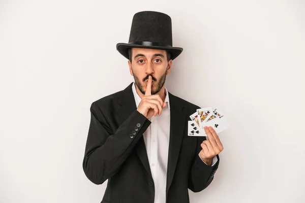 Mladý Kouzelník Muž Drží Magickou Kartu Izolované Bílém Pozadí Držet — Stock fotografie