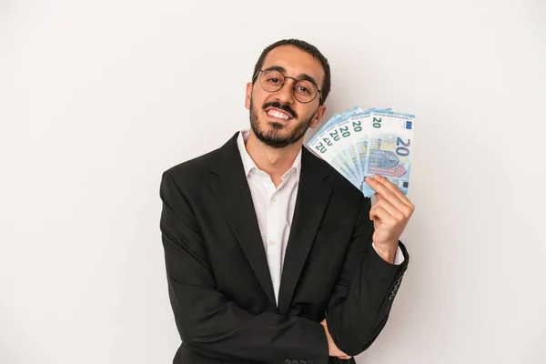 Mladý Kavkazský Obchodník Držící Bankovky Izolované Bílém Pozadí Směje Baví — Stock fotografie