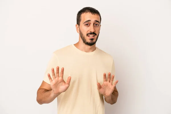 Young Caucasian Man Isolated White Background Rejecting Someone Showing Gesture — Stock Photo, Image