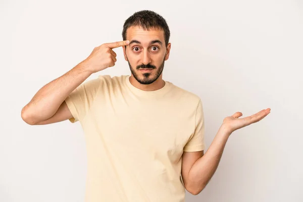 Jonge Blanke Man Geïsoleerd Witte Achtergrond Bedrijf Toont Een Product — Stockfoto