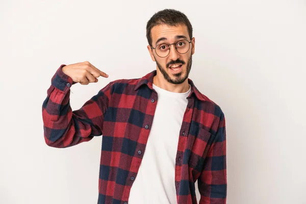 Jovem Caucasiano Isolado Fundo Branco Pessoa Apontando Mão Para Espaço — Fotografia de Stock