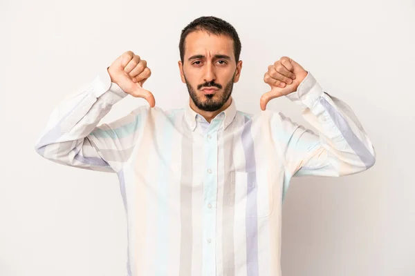 Junger Kaukasischer Mann Isoliert Auf Weißem Hintergrund Zeigt Eine Ablehnende — Stockfoto
