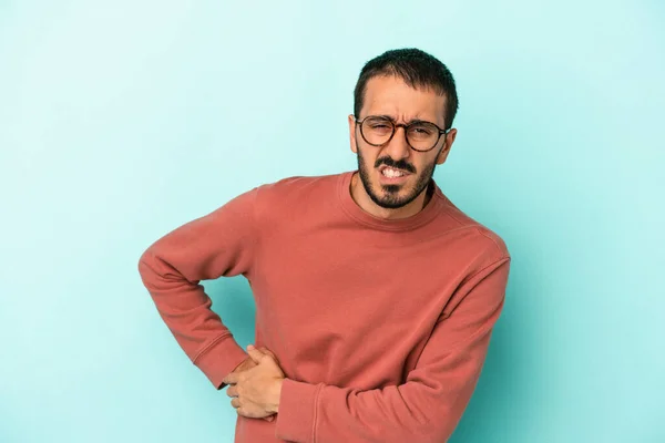 Homem Caucasiano Jovem Isolado Fundo Azul Com Dor Fígado Dor — Fotografia de Stock