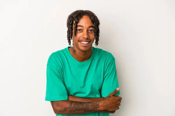 Junge Afrikanisch Amerikanische Mann Isoliert Auf Weißem Hintergrund Lachen Und — Stockfoto