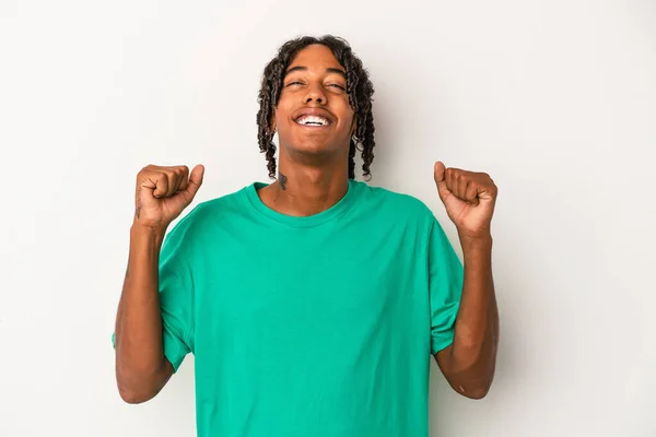 아프리카 미국인 남자가 배경에서 표현을 — 스톡 사진