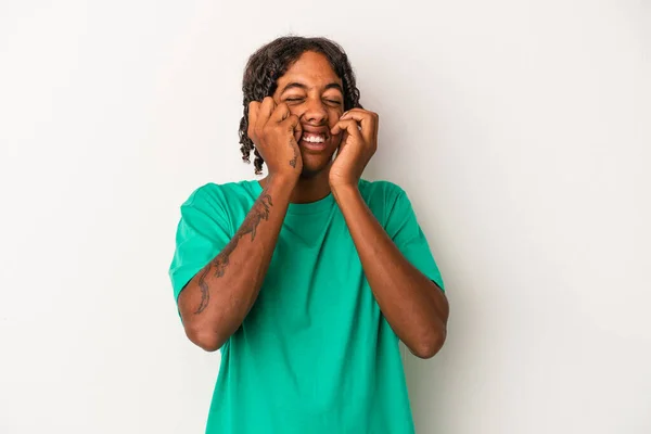 Jovem Afro Americano Isolado Fundo Branco Chorando Infeliz Com Algo — Fotografia de Stock