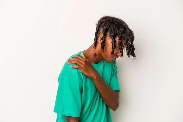 Jovem Afro Americano Isolado Fundo Branco Com Uma Dor Ombro — Fotografia de Stock