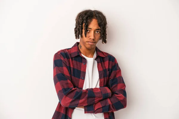 Ung Afrikansk Amerikansk Man Isolerad Vit Bakgrund Olycklig Ser Kameran — Stockfoto