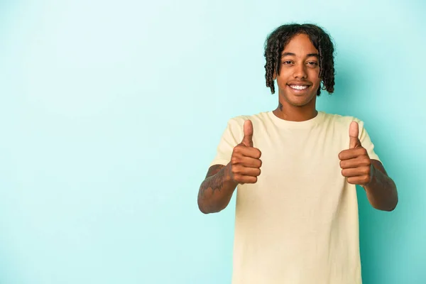 Young African American Man Isolated Blue Background Smiling Raising Thumb — Stock Photo, Image