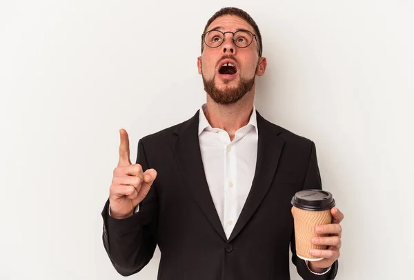 Junge Geschäft Kaukasischen Mann Hält Take Away Kaffee Isoliert Auf — Stockfoto