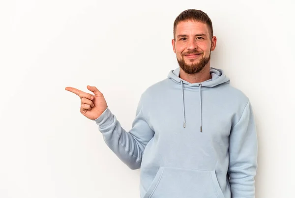 Giovane Uomo Caucasico Con Diastema Isolato Sfondo Bianco Sorridente Allegramente — Foto Stock