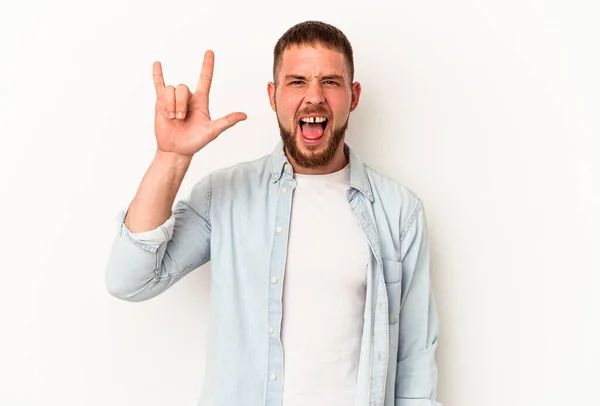 Ung Kaukasisk Man Med Diastema Isolerad Vit Bakgrund Visar Rock — Stockfoto