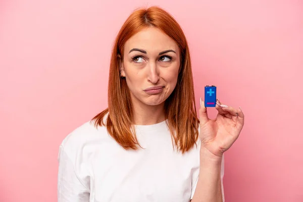 Young Caucasian Woman Holding Batteries Isolated Pink Background Confused Feels — Stock Photo, Image