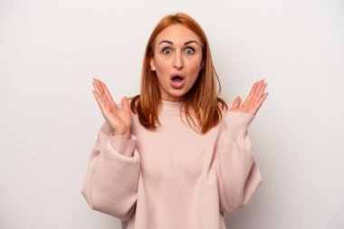 Beyaz arka planda izole genç beyaz kadın bir fikri, ilham konsepti var.