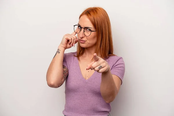 Giovane Donna Caucasica Isolata Sfondo Bianco Che Punta Tempio Con — Foto Stock