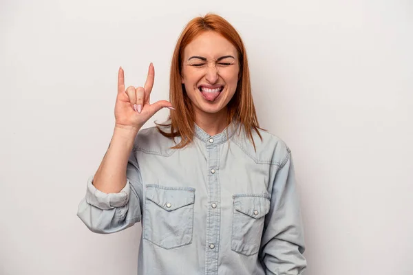 Junge Kaukasische Frau Isoliert Auf Weißem Hintergrund Zeigt Geste Mit — Stockfoto