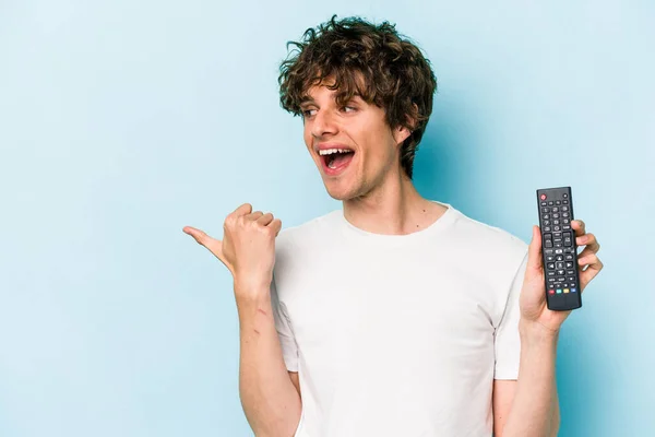 Young Caucasian Man Holding Controller Isolated Blue Background Points Thumb — 스톡 사진