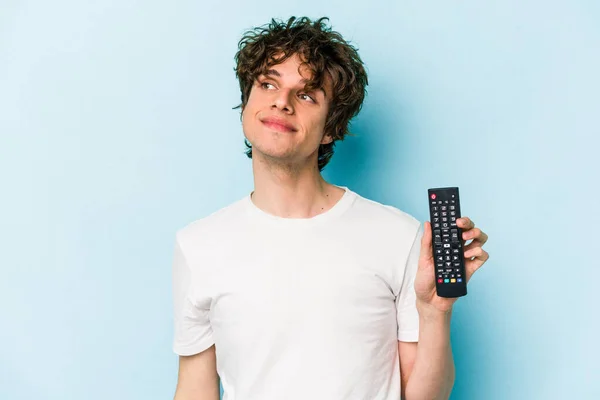 Young Caucasian Man Holding Controller Isolated Blue Background Dreaming Achieving — 스톡 사진