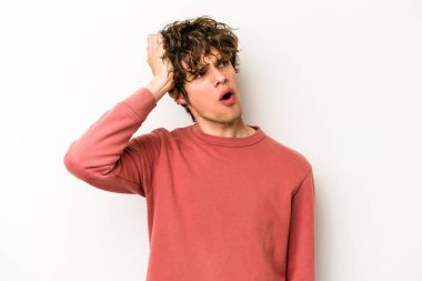 Beyaz arka planda izole genç beyaz adam şok, o önemli bir toplantı hatırladı.