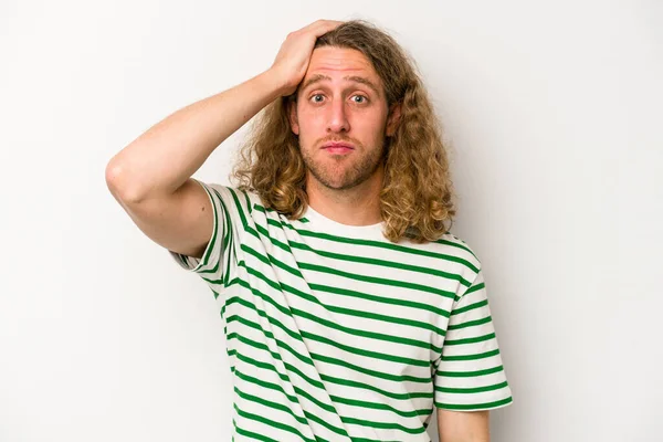 Beyaz arka planda izole genç beyaz adam şok, o önemli bir toplantı hatırladı.