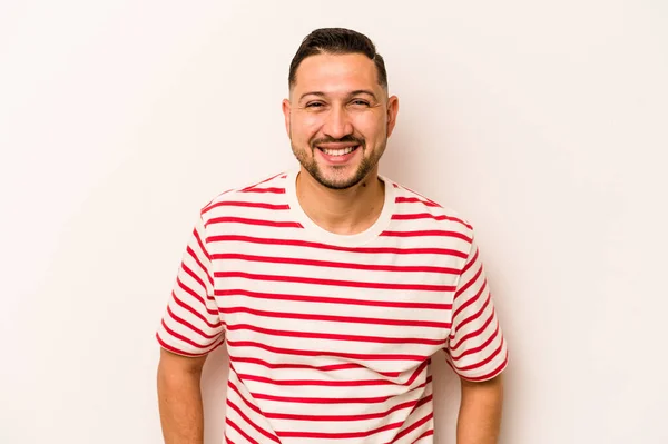 Jovem Hispânico Isolado Fundo Branco Feliz Sorridente Alegre — Fotografia de Stock