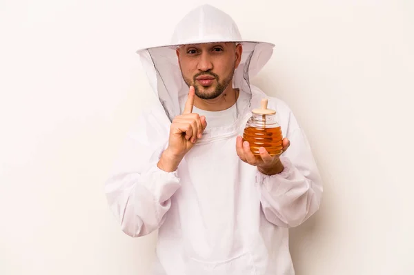 Spaanse Imker Met Honing Geïsoleerd Witte Achtergrond Die Een Geheim — Stockfoto